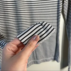 H&M black and white ribbed‎ delicate knit long sleeved sweater women’s top small thumbnail 3