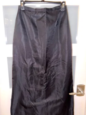 Maria Coca long skirt in black stands out for its elegant satin finish and high-throw straight cut ideal for formal occasions. thumbnail 2
