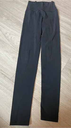 Everyday High-Waist Black Leggings thumbnail 1