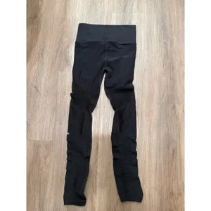 Alo Yoga Womens Black Moto High Waist Ribbed Mesh Inset Leggings Size Medium thumbnail 2