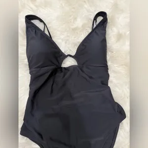 Gymshark Black Cutout One-Piece Swimsuit Strappy Back Medium thumbnail 6