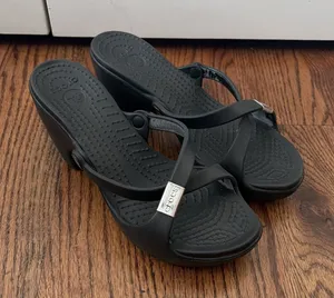 Crocs Cyprus IV Sandals Womens 8 Shoes Black Rubber Heel Slide Strappy Comfort thumbnail 1