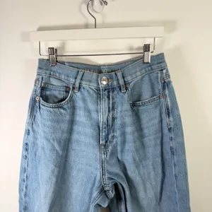 American Eagle Highest Rise‎ 90s Flare Jeans Light Wash Distressed Womens 8 thumbnail 3