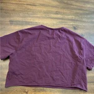 Alphalete Logo T-Shirt Crop Top Women’s Medium Purple Lifestyle Fit Cotton thumbnail 3