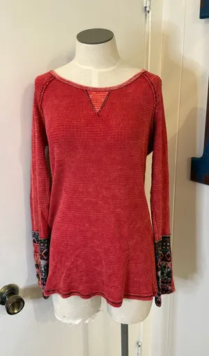 Able Red Waffle Knit Long Sleeve Top with Printed Cuffs Sz L NWT thumbnail 1