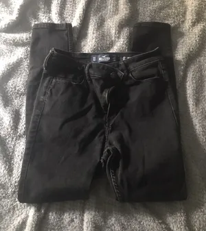 Hollister High-Rise Jeans thumbnail 1