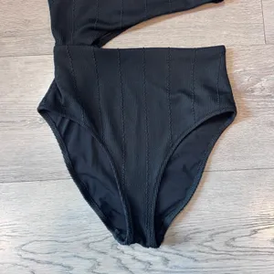 Aerie Black One Shoulder Cutout Textured Ribbed One Piece Swimsuit Size XSmall thumbnail 4