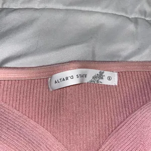 NWT Altar'd State Blush Pink Ribbed Knit Twist Front Crop Top Size Womans Small thumbnail 4