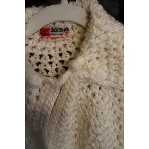 VTG San Yueh Hand Crochet Capelet Cream Fringe Button Front Small Boho Cottage thumbnail 4