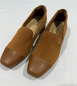 Clarks Women's Two-Tone Tan Suede & Leather Slip-On Flats Sz 8 NWOB thumbnail 1