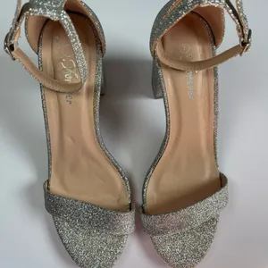 Elegant Silver Glitter Heels for Formal Occasions Size 7 thumbnail 3