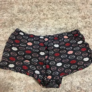 VICTORIA’S SECRET Pajama shorts - Size large thumbnail 2