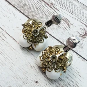 Vintage Clip On Earrings - Off White & Gold Tone 7/8" thumbnail 5