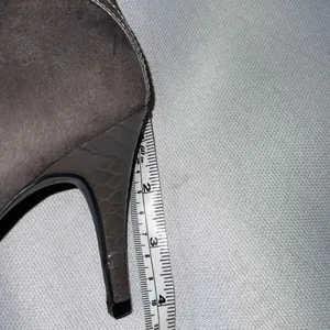 Amelia Grace knee high gray side zip heeled boots. Size 9M thumbnail 3