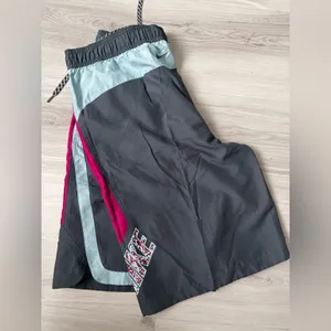 NIKE Gray‎ and pink womens Shorts thumbnail 4