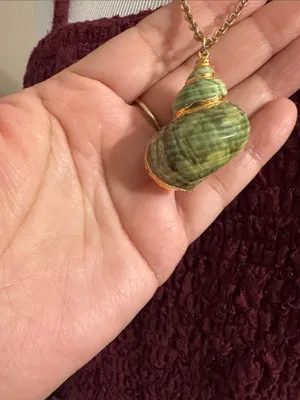 Vintage Gold Chain Necklace with Green Shell Pendant thumbnail 6
