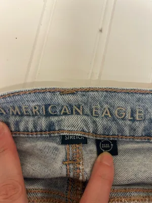 American Eagle Super High-Rise Ankle Straight Distressed Jeans Size 6 thumbnail 5