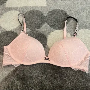 Victoria's Secret Lightly-Lined Wireless Bra thumbnail 2