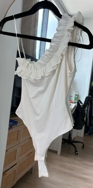 H&M White one shoulder top thumbnail 1