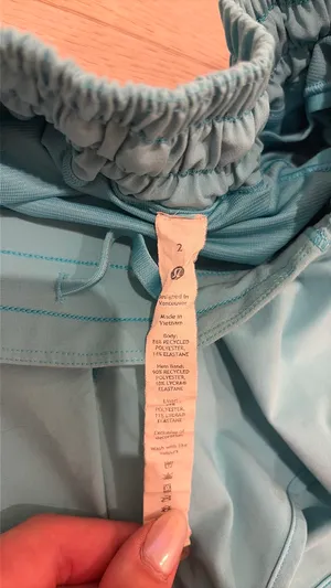 Low-Rise Lululemon Hotty Hot 4" thumbnail 3