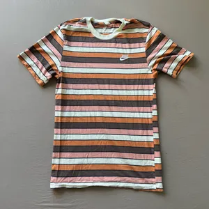 Nike Sportswear Club Striped T-Shirt thumbnail 1