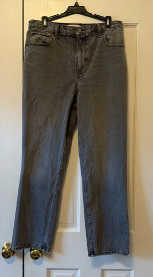 Abercrombie Grey 90s Straight Ultra High Rise Jeans Size 31 or 12 Short thumbnail 1