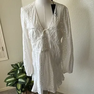 Gianni Bini Katrina Eyelet V-Neck Long Sleeve, White, Size Medium, NWT thumbnail 4