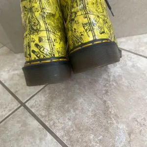 Dr Martens 1460 Yellow London Sketch Print Boots Made in England Womens 6 USA thumbnail 9