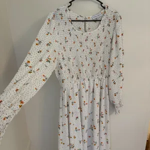 Piper & Scoot White Floral Long Sleeve Smocked Dress Womens XL Long Sleeve thumbnail 2