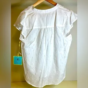 NWT white CeCe eyelet Top- medium thumbnail 3