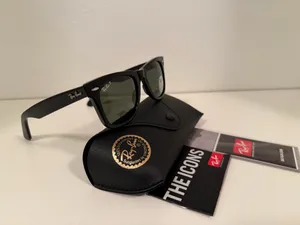 Rayban Wayfarer Sunglasses Polarized thumbnail 2