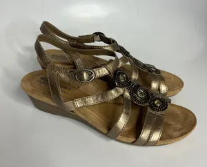 Rockport‎ Cobb Hill Sandals Womens 8 Gold Excellent Beaded Wedge Strappy Jewel thumbnail 1