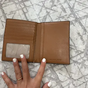 Michael Kors Wallet  thumbnail 4