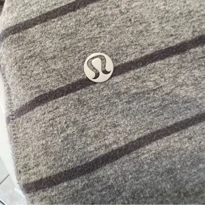 Lululemon top of the class‎ vented rear full zip hoodie size 8 gray thumbnail 7