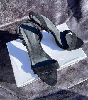 Black Heel Size 7 thumbnail 1