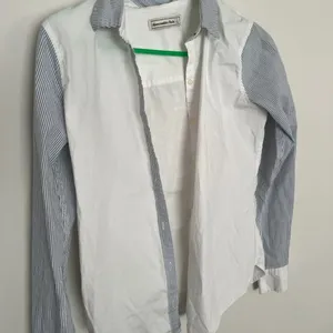 Abercrombie &‎ Fitch small button down top thumbnail 4