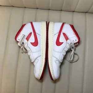 Jordan 1 Mid SE Sneakers Size 6Y Womens 7.5-8 Nike Red and White High-Top Shoes thumbnail 7