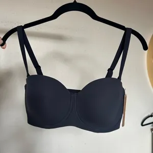 NWOT SKIMS Fits‎ Everybody Strapless Convertible Bra Onyx size 32DDD thumbnail 3