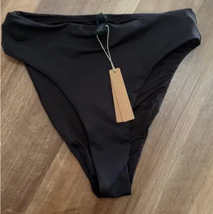 Skims black onyx bikini bottoms thumbnail 1