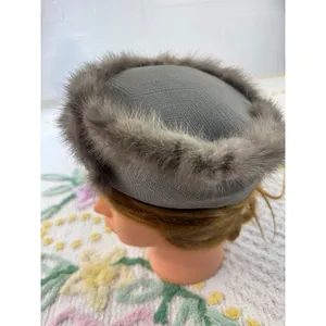 Vintage Grey‎ Pillbox Hat Real Fur Trim Rhinestone Brooch Detail Mid-Century thumbnail 2