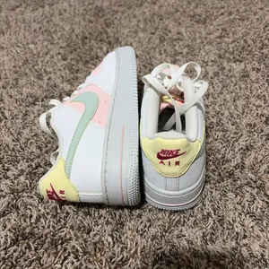 Nike Air Force 1 thumbnail 4