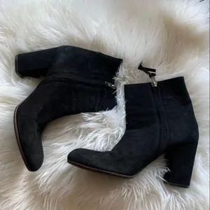 Via Roma Black Suede Ankle Boot 2.5’ Heel Black Womens Size 8 EUC thumbnail 4