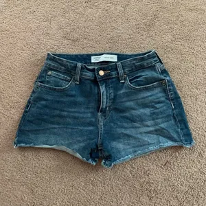 Levi’s women high rise shorts thumbnail 2
