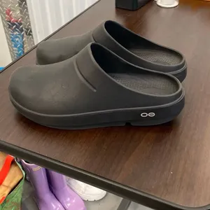 OOFOS OOclogs women’s size 7 Black thumbnail 6