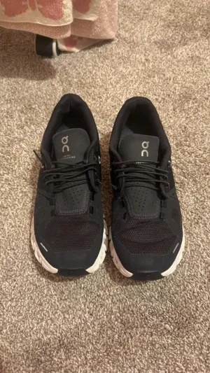 On Cloud Running Shoes thumbnail 2
