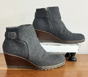 Dr Scholls Boots Womens‎ 7.5 M Darcy Casual Side Zip Wedge Bootie Gray Fabric thumbnail 1