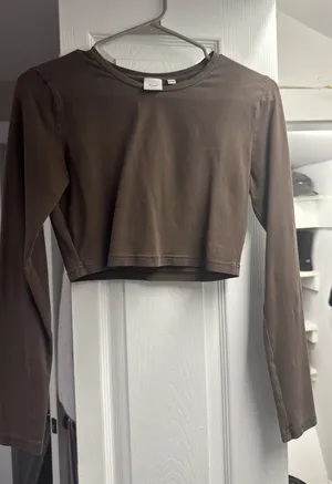 Aritzia TNA Cropped Long Sleeve thumbnail 1