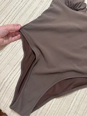 Berlook Classic Ribbed Underwire One-Piece Swimsuit in Brown and Cream thumbnail 3