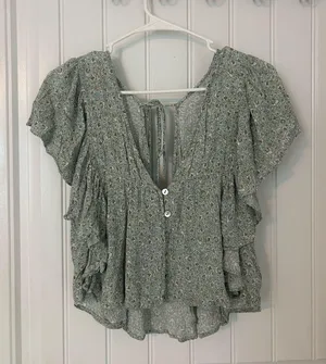 Boutique Top thumbnail 1
