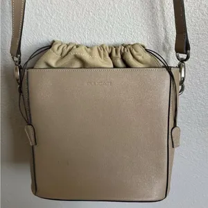 Pulicati‎ Italian Genuine Leather Bucket Style Crossbody PurseDrawstring Closure thumbnail 2